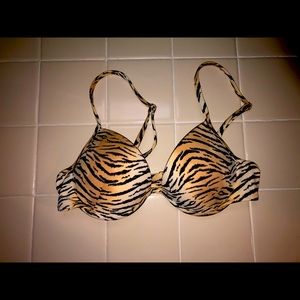 32B Victoria’s Secret swimsuit top